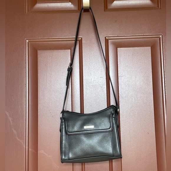 Liz Claiborne Small Crossbody Black Vegan Leather W/ Red Lining Bag - Picture 1 of 7